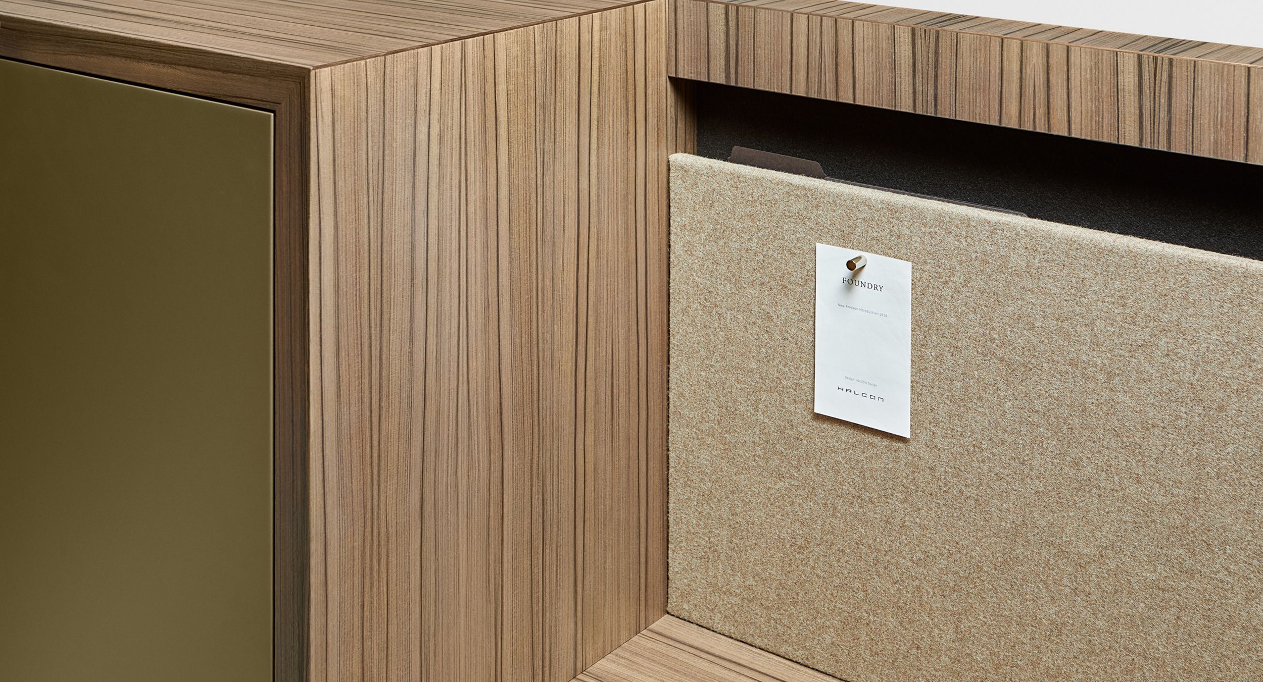 The innovative ‘Foundry File’ and magnetic ‘tackable’ fabric cleanly integrate into the FOUNDRY panel.