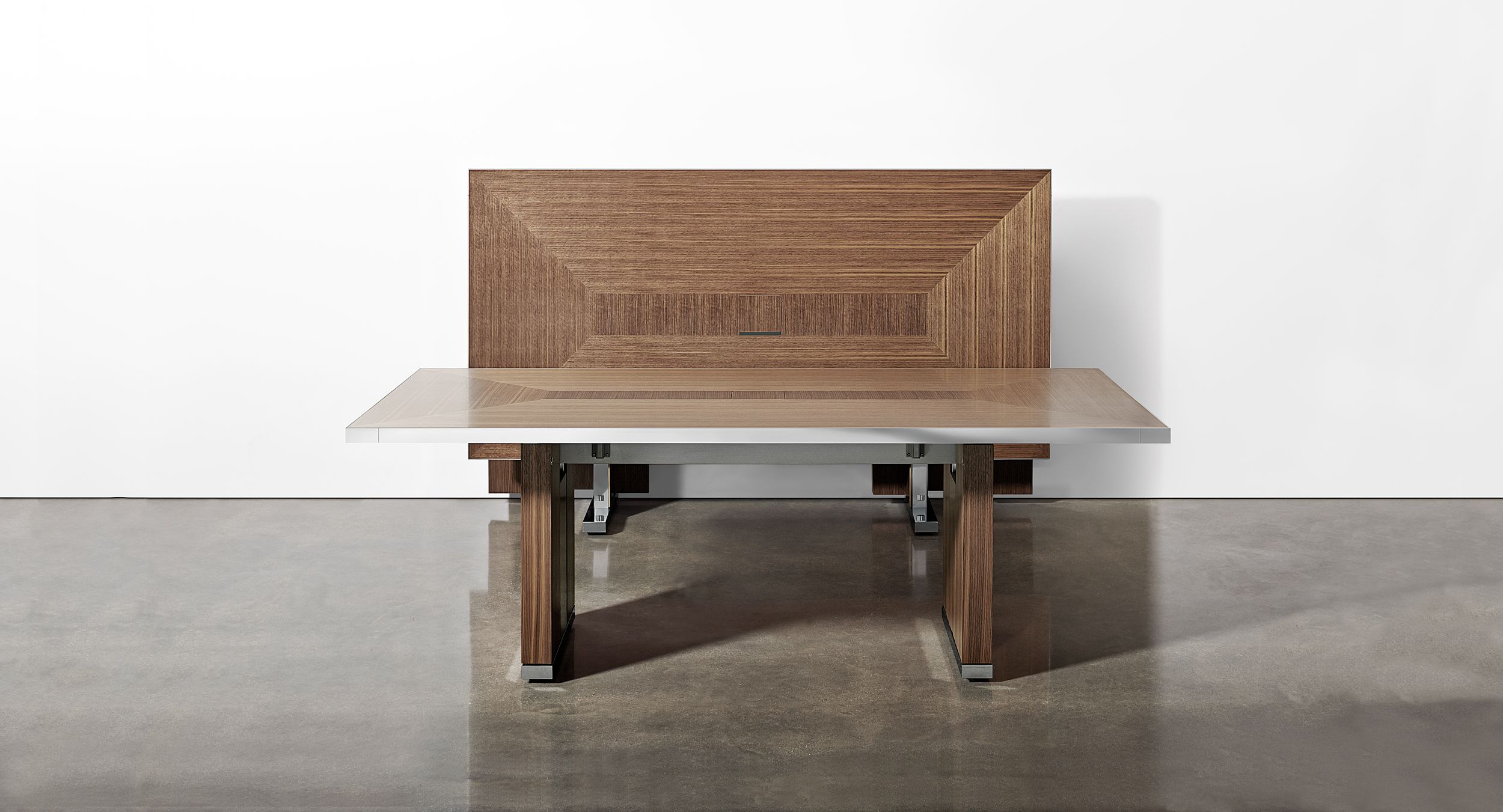 Motus mobile tables with veneer pattern surface
