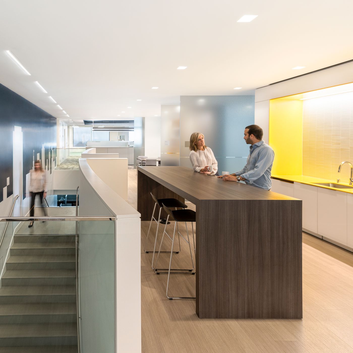 HUGO tables are perfect for collaboration in shared spaces.