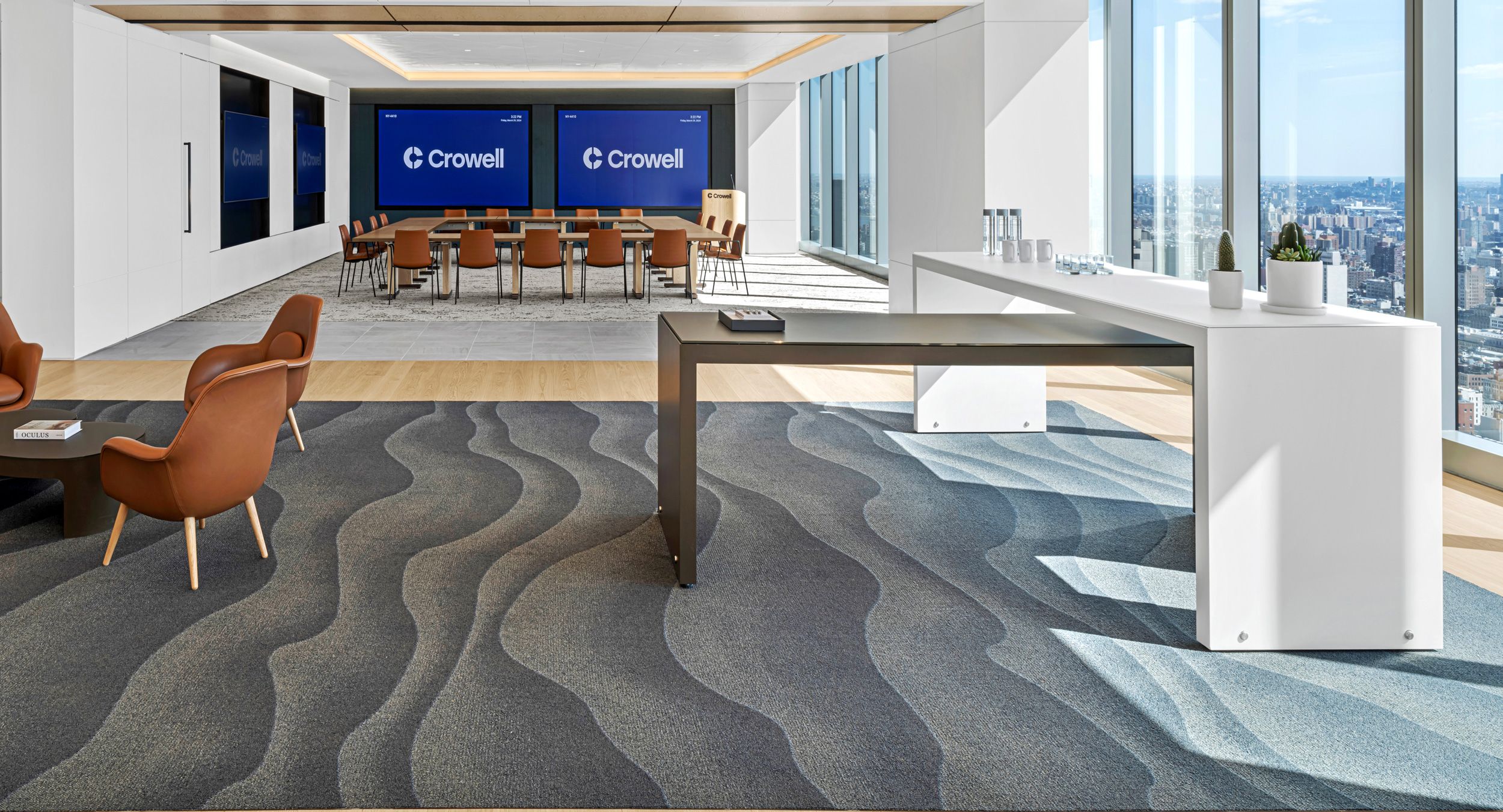 HUGO tables are perfect for collaboration in shared spaces.