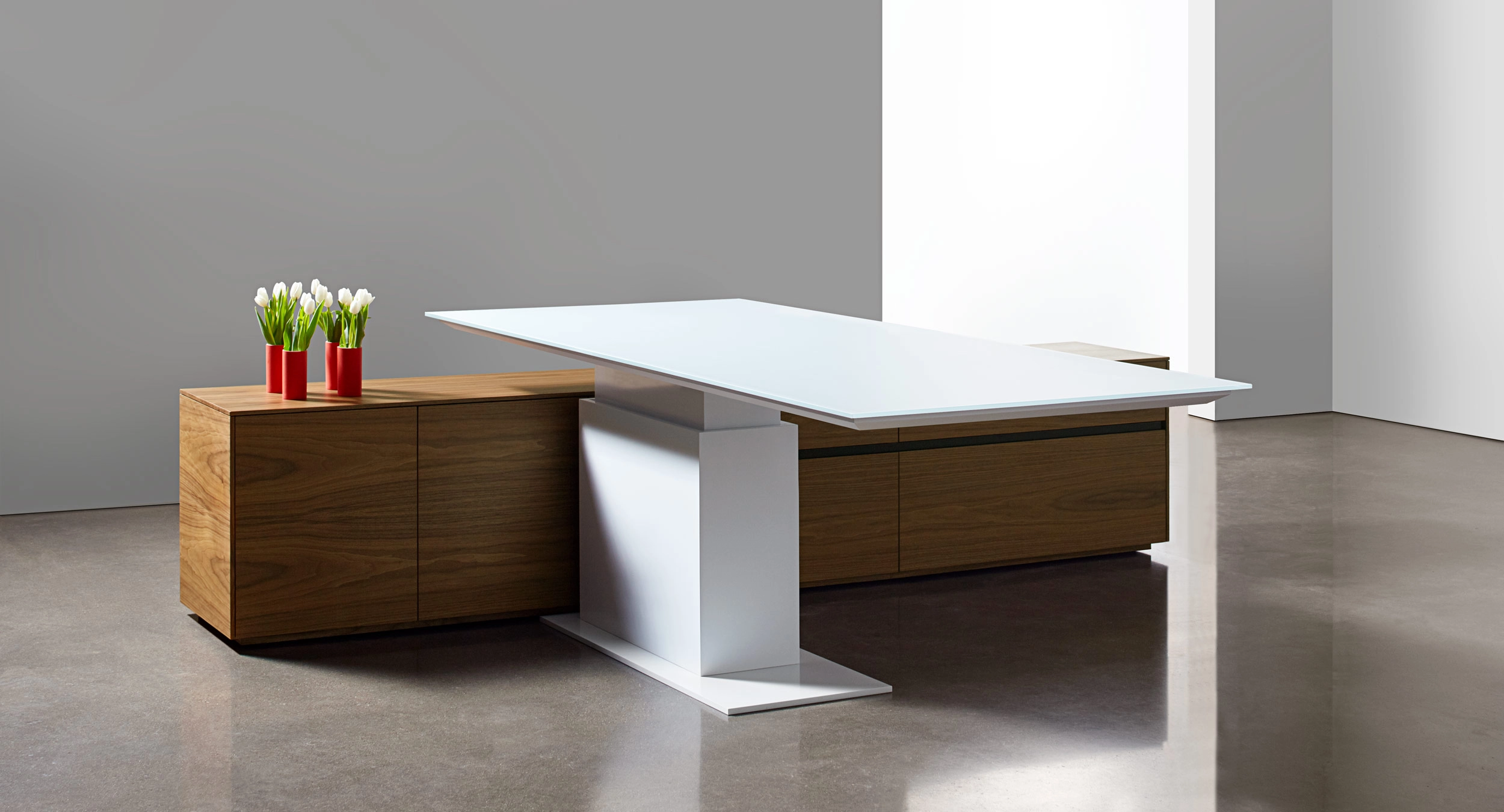 You'll find uncompromising beauty and sophistication in our adjustable-height desking.