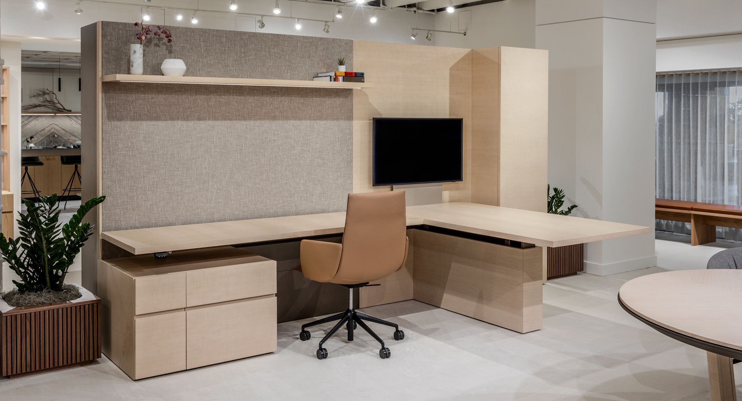 NEW MILLENNIA adjustable-height private office. A timeless design classic.