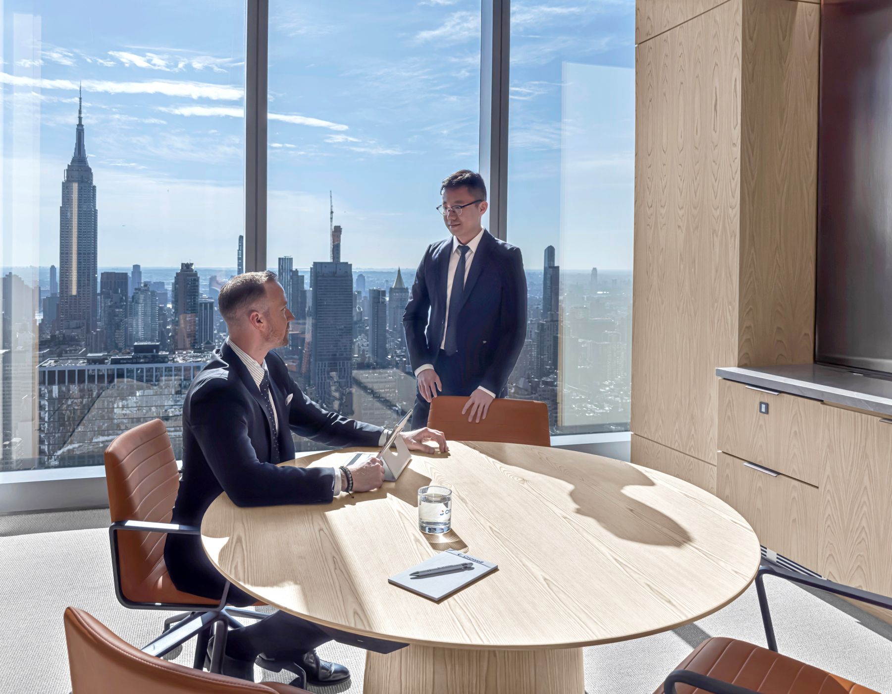 SESSIONS round conference table in Flat Cut Sen.