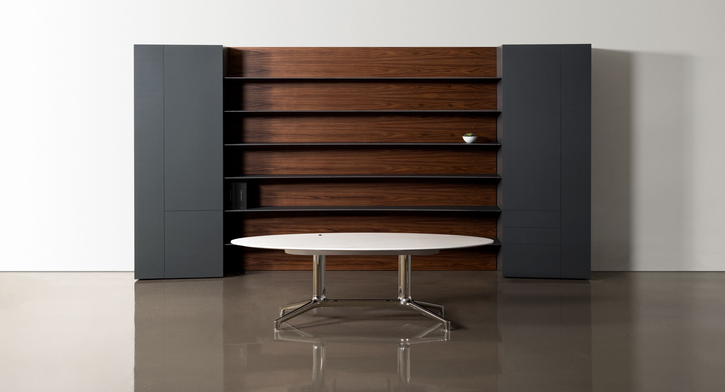 Helm is the executive
table desk that has it all.