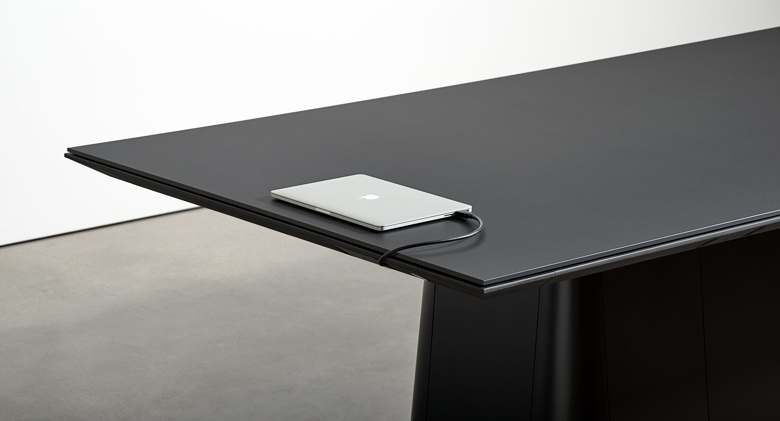 The revolutionary Halo soft edge provides patented protection for table and chair while delivering vital connectivity.