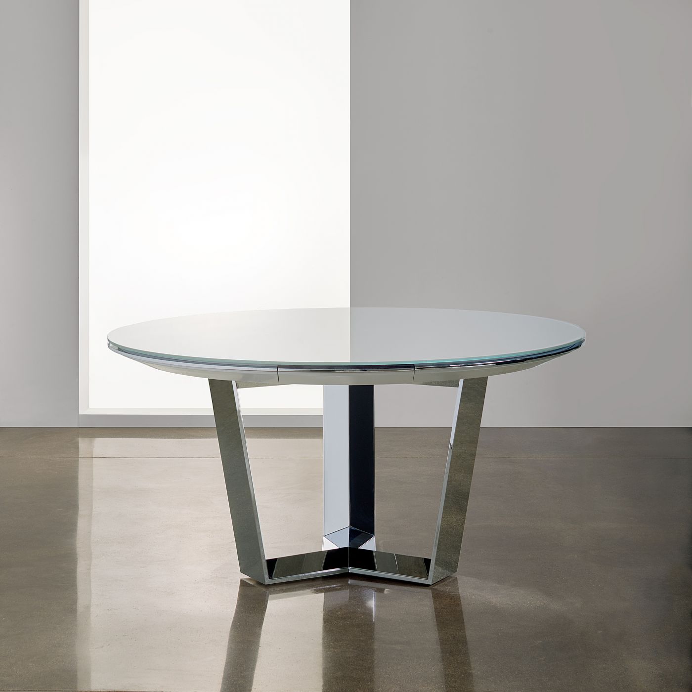 Beautiful and functional, the Mesa Triad table is thoughtfully-engineered with cabling cleanly concealed within the metal base.