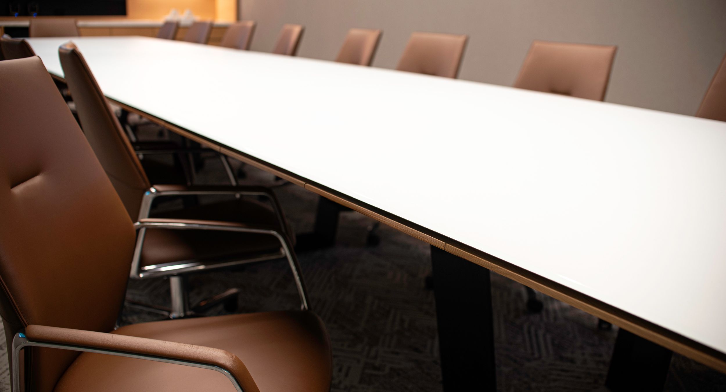 A continuous edge reveal above the concealed drawer eliminates the typical mess of wires.
