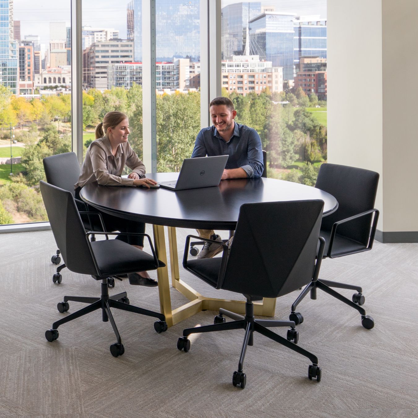 A round HALO table in black and brushed brass creates a perfect collaboration space. 